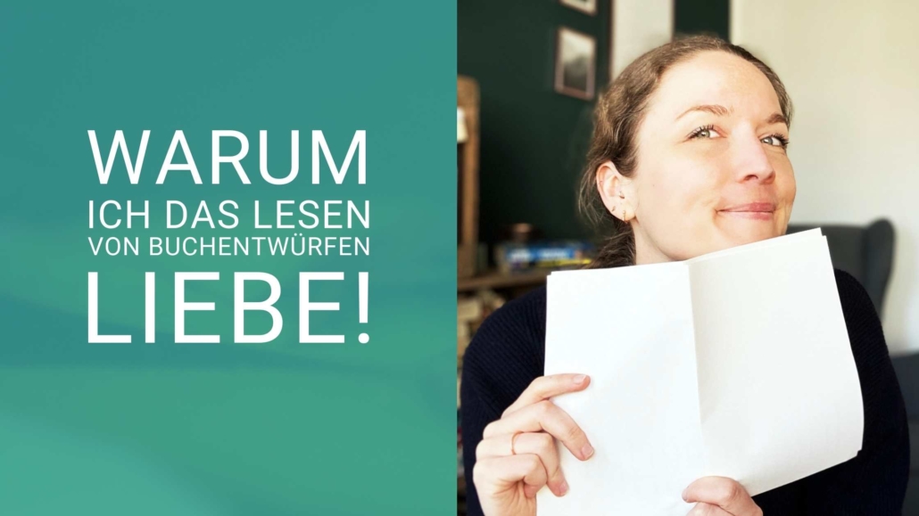 Schriftzug Warum ich das Lesen von Buchentwürfen liebe. Svenja Hirsch hält ausgedruckte Seiten hoch
