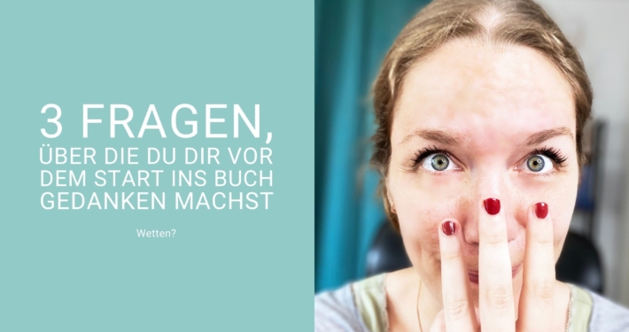 Links blaues Feld mit dem Text Drei Fragen, über die du dir vor dem Buchschreiben Gedanken machst wetten?, rechts sieht man Svenjas Gesicht, sie hält drei Finger mit rotem Nagellack in die Kamera